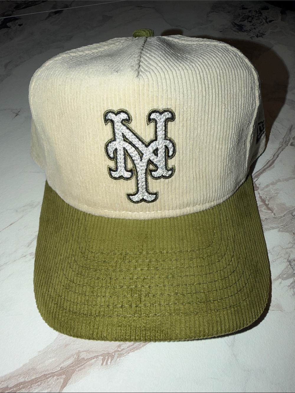 New Era Two-Tone Corduroy Mets Cap - Cream & Olive